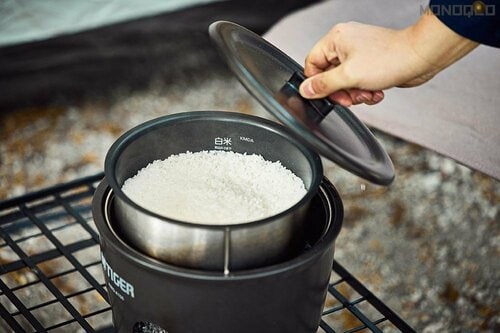 外で食べるごはんは格別 タイガー魔法瓶「魔法のかまどごはん」おすすめ イメージ2