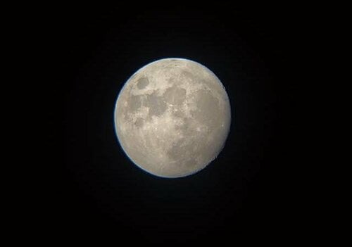 レンズによる色収差が見られる 天体望遠鏡おすすめ イメージ