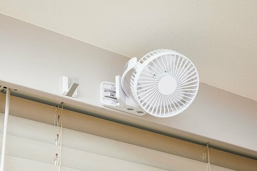 季節ごとに温度調節ができるものをそろえておく 防災グッズおすすめ イメージ
