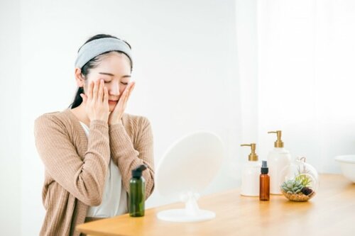 1:乳液やクリームの量を減らすとヨレにくい! イメージ