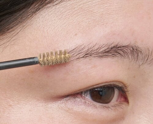 使いやすさ:ブラシが太く人によっては塗りにくい 眉コンシーラーおすすめ イメージ