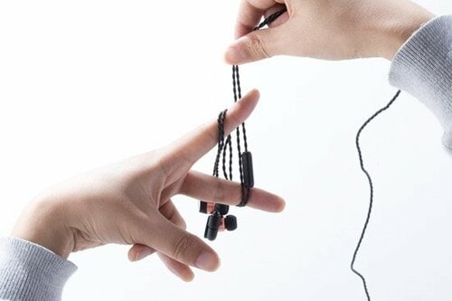 絡まるケーブルは「8の字巻き」で解決できる