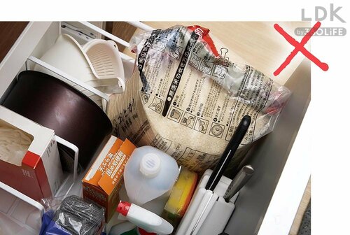 やりがちなシンク下の保存は注意 米びつおすすめ イメージ