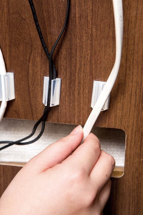 Amazonじゃ見つからない「ごちゃごちゃケーブル」解決策。ルーター