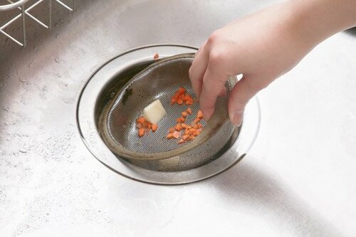 自立する「ごみっこポイ」なら中も見えずに楽々ゴミ捨て