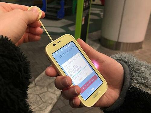 初のタッチパネル型は大きな画面で操作しやすい ドコモ SH-03M イメージ15