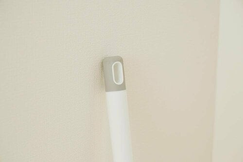 グリップ加工で立てかけても倒れない フローリングワイパーおすすめ イメージ