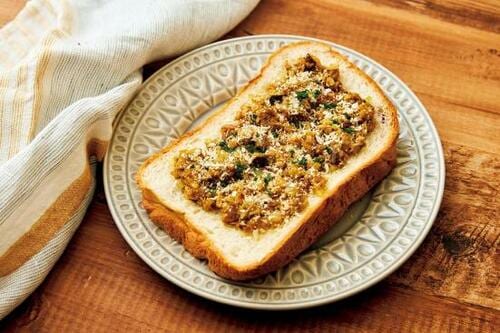 トーストアレンジ1：鯖缶のドライカレーペーストのせ イメージ