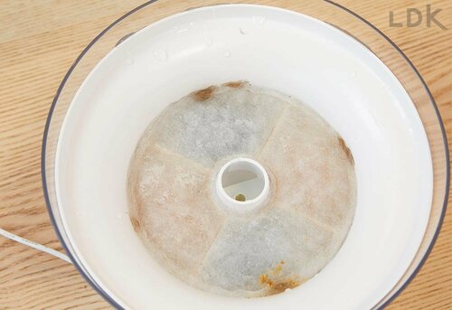 ネコ毛やフードの破片はしっかりキャッチ 猫用水飲み器おすすめ イメージ