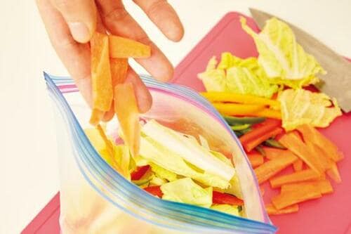余った食材の冷凍ワザジップロックにポンが正解！ イメージ