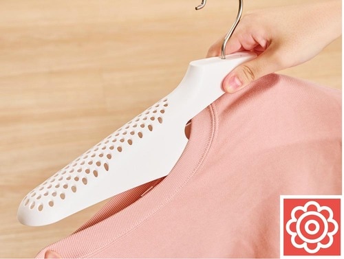 襟が伸びずに掛けられる 洗濯ハンガーおすすめ イメージ