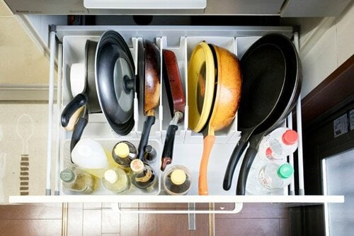 使いにくいフライパンの山は収納ボックスでスッキリ解決！ イメージ2