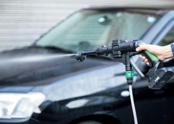 「強力ウォーターガン」をカーグッズライターが絶賛する理由 ｜電源・蛇口レスでも愛車を高圧洗浄