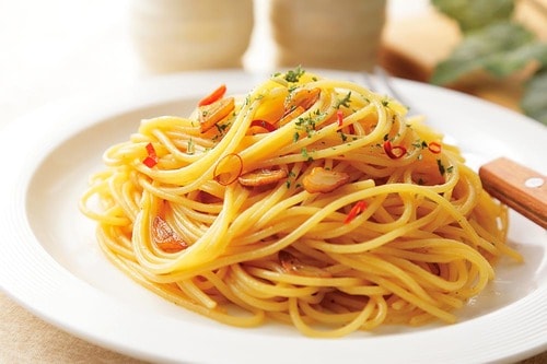 【こうやって食べるとうまい】パスタソースにちょい足し にんにく調味料おすすめ イメージ