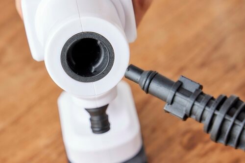 組み立てやすさ:ノズルは装着しやすい ハンディ高圧洗浄機おすすめ イメージ