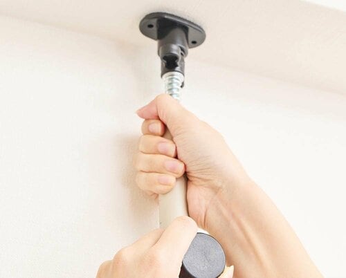 設置しやすさ：重量はあるけど設置がシンプルで迷いにくい つっぱりパーテーションおすすめ イメージ2