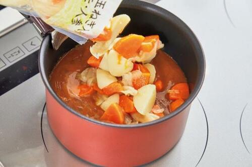 2:半調理品を入れて煮込めば完成 イメージ