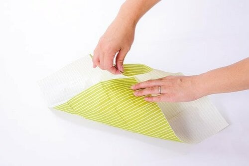 手前に置くトイレットペーパーはナプキンで包むと見た目もアップ イメージ