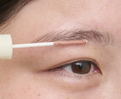 使いやすさ:極細ブラシはマイナス点ばかり目立つ 眉コンシーラーおすすめ イメージ