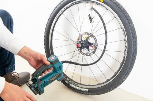 ややお高めだが性能はピカイチの「マキタ」 自転車の空気入れおすすめ イメージ