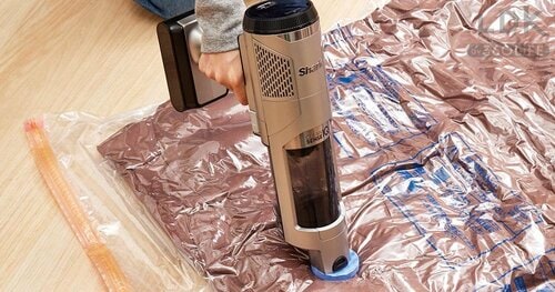 片手で掃除機を当てるだけ 布団圧縮袋おすすめ イメージ