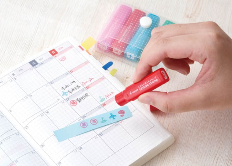 ［文房具マニア必見！］ 無印の石鹸ケースが<br />フリクションスタンプ収納ケースに！