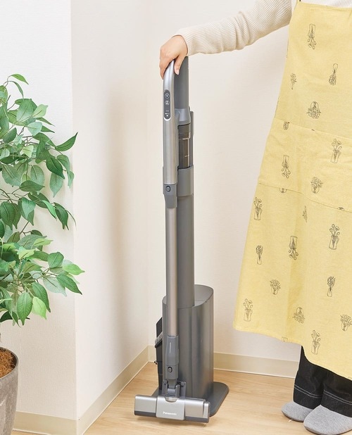 ドックに戻すだけでゴミ捨て完了 コードレス掃除機おすすめ イメージ