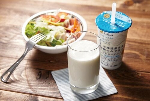 【3位】材料は生乳と砂糖のみ！正統派の「新札幌乳業」 飲むヨーグルトおすすめ イメージ