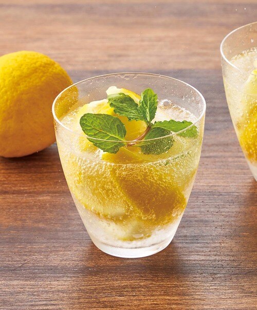レモンはくし切り冷凍で氷がわりに