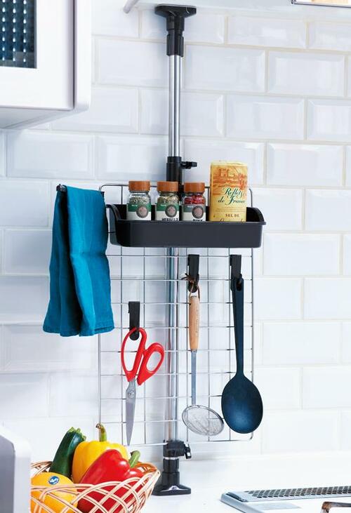 ベストコ:ステンレス 突っ張りキッチンツールハンガー:キチン収納