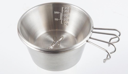 食器類はスタッキング収納できるとコンパクト イメージ