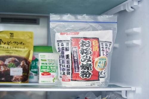 食材保存アイデア3：“味付き粉もの”は冷蔵庫上段を定位置に イメージ