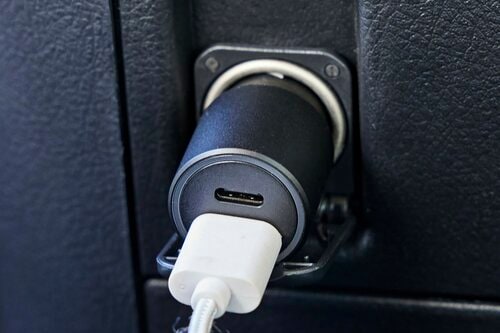 コネクタ規格に合った充電ケーブルを用意する イメージ