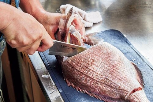 最高クラスの切れ味で魚の硬い骨もザクザク切れる! 包丁おすすめ イメージ