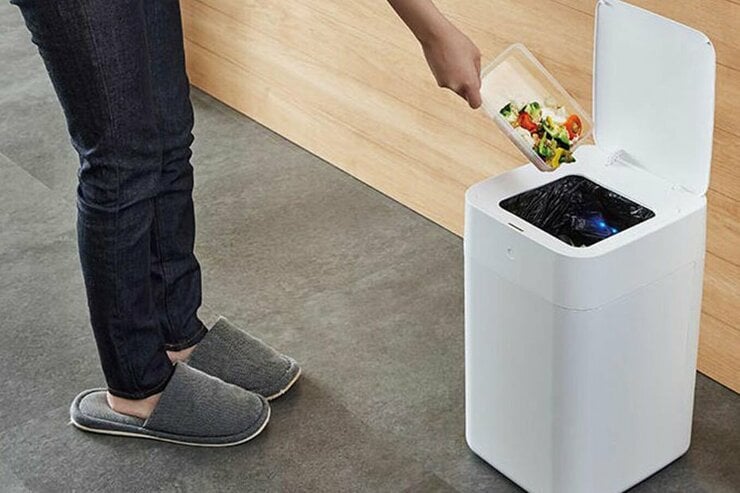 フタの開閉も袋の密閉もノータッチなおすすめゴミ箱！ とうごう薬局「TOWNEW T1 15L」｜家電批評・オブ・ザ・イヤー2021のイメージ