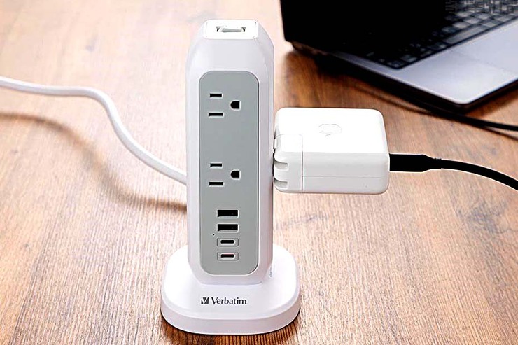 【省スペースで頼れる】コンセント足りない…の救世主! 使い勝手抜群なタワー型電源タップ｜Amazonプライム感謝祭