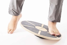 Amazonベーシック「バランスボード 木製」｜Amazonブラックフライデーセール