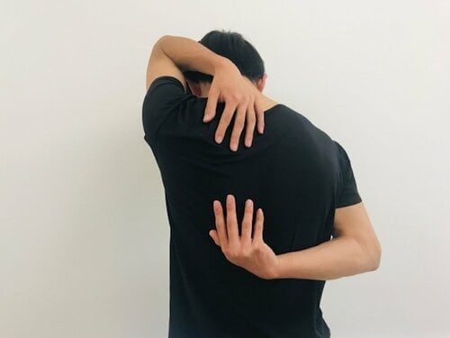 背中や腰をグリグリしたい！けど、手が届かない… イメージ