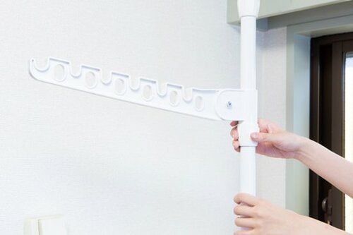 天井に突っ張らせるだけ調節自在のマルチハンガー イメージ2