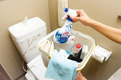掃除グッズの収納は中身が見えにくいカゴが便利です イメージ