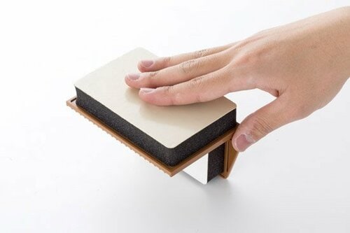 D評価: アマゾンでは高評価も粘着力は心許なし イメージ