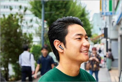 やや圧迫感があるものの周囲の音は消えた 安いワイヤレスイヤホンおすすめ イメージ