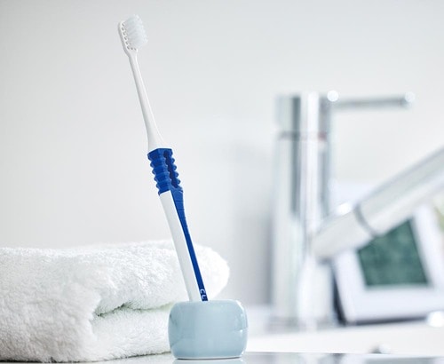 ライオン クリニカPROハブラシ 3列超コンパクト ふつう イメージ2