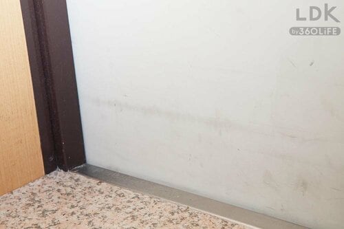 BEFORE:玄関のドア、黒ずんでいませんか? イメージ2