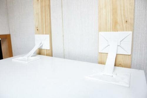 小さくとも侮るなかれ！揺れを吸収する粘着ジェルとベルト イメージ