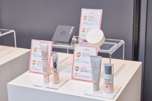 ベストコスメ受賞アイテムを展示！ イメージ3