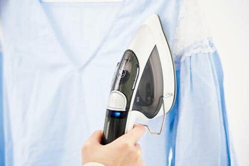 ハンガーにかけたまま衣類ケア！シャツのシワを撃退 イメージ2