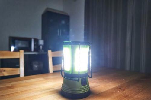停電時はロウソクもスマホライトも不十分……