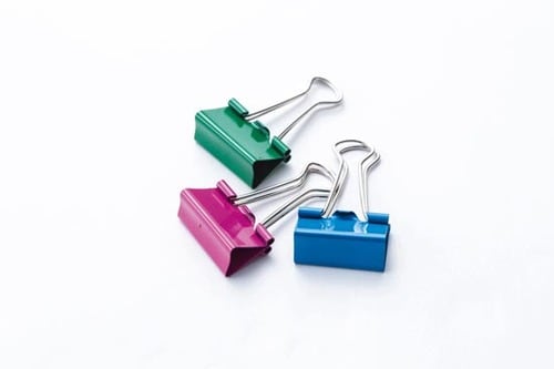 【収納術④】チューブ類は 扉のスペースに吊るす！ イメージ2