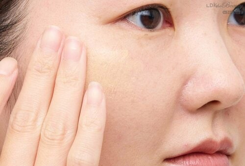 使用感：重ね塗りしてもムラになりにくい リキッドファンデおすすめ イメージ